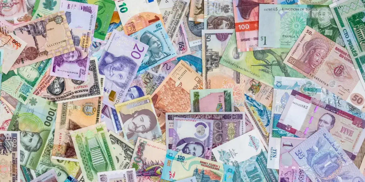 overlapped global currency cash notes