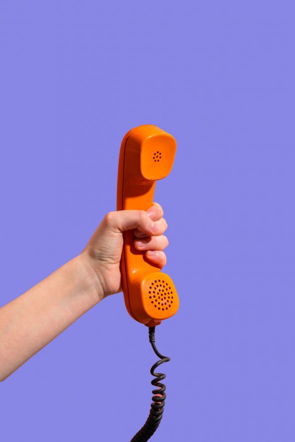 hand ho9lding a telephone