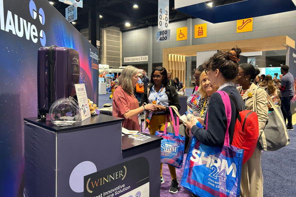 SHRM attendees talking to team Mauve