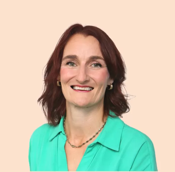 Tamalyn Ellerington Headshot with peach Background