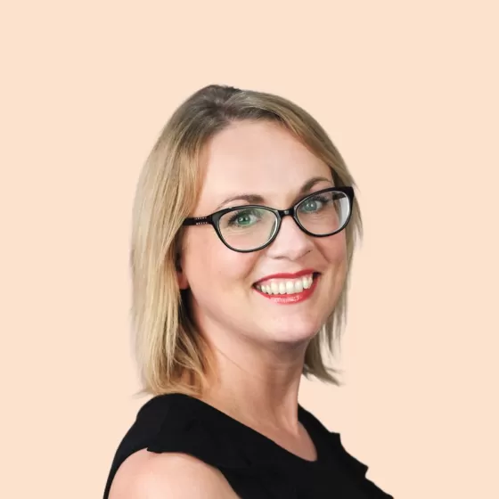 Lorna Ferrie Headshot with Peach Background
