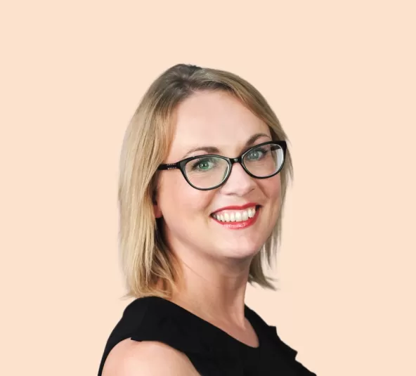 Lorna Ferrie Headshot with Peach Background