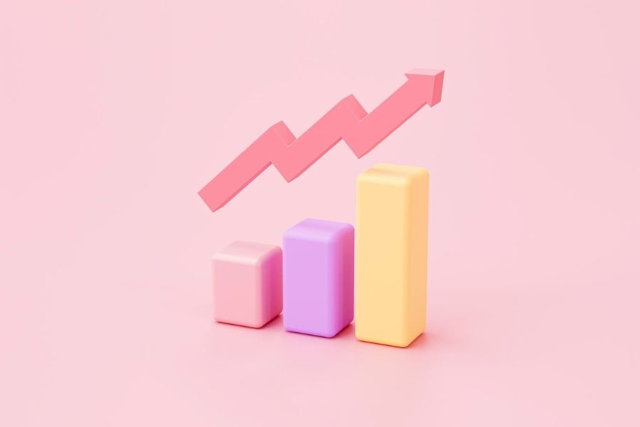 A pink arrow with an upwards trajectory atop a bar chart