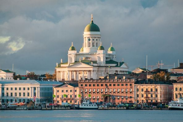 mauve-group-finland-helsinki-catedral-por-tapio-haaja-unsplash.jpg