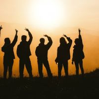 Group de Personas en Silueta Panorámica - Foto de Chang Duong en Unsplash